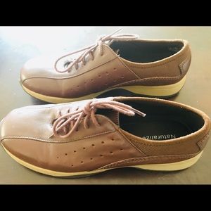 Naturalized Brown Leather Shoes size 8